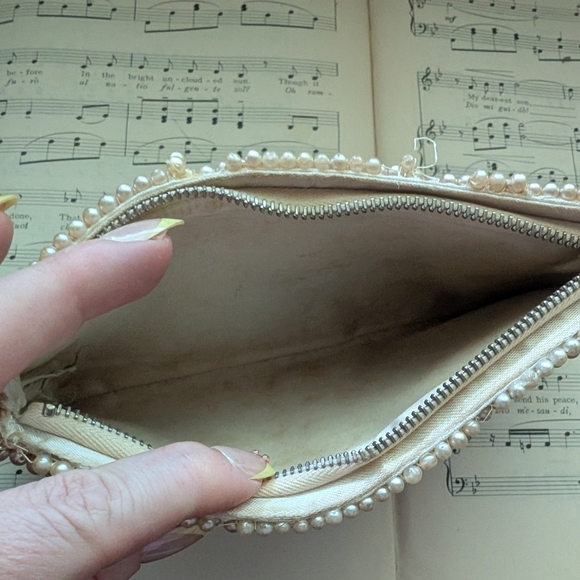 Elegant Pearl Beaded Clutch with Rose Design - Picture 11 of 13